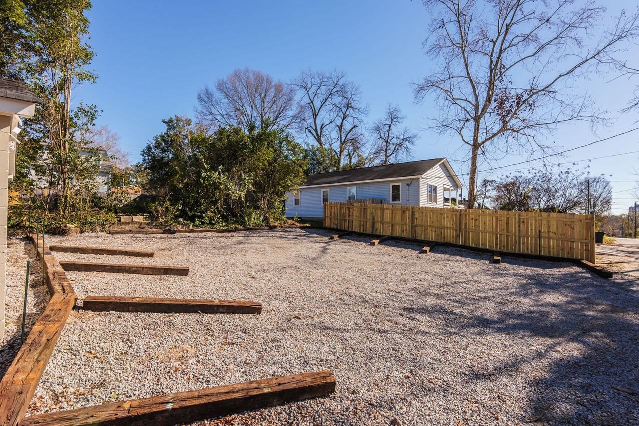 2120 Senate - Photo 4 of 18