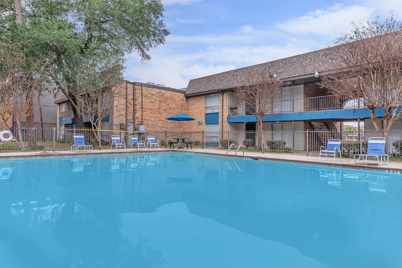 3737 Hillcroft Apartments - Photo 7 of 22