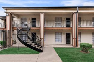 Colonial Woods Apartments - Photo 1 of 1