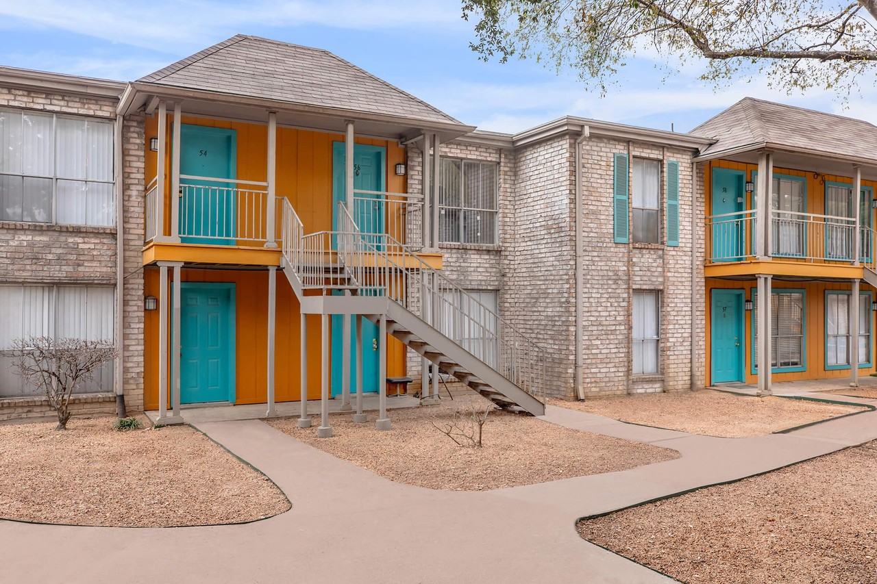 Inglewood Village Apartments - Photo 6 of 17