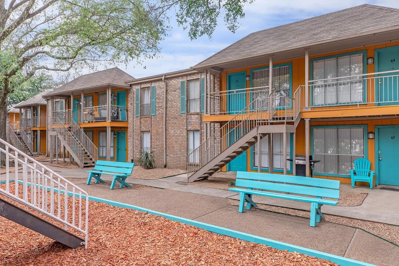 Inglewood Village Apartments - Photo 7 of 17