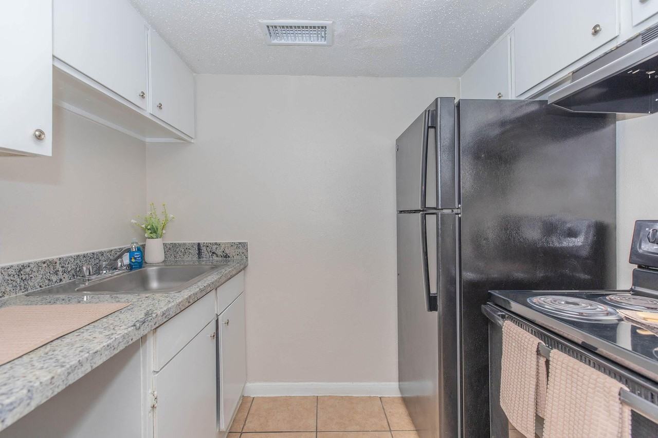 Southern Oaks Apartments - Photo 4 of 29