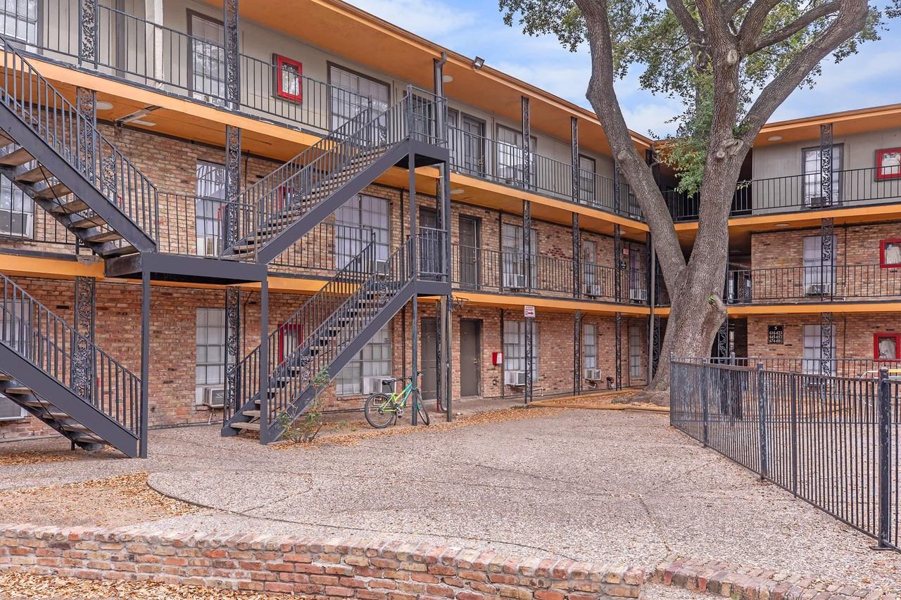 Windswept Gardens Apartments - Photo 2 of 24