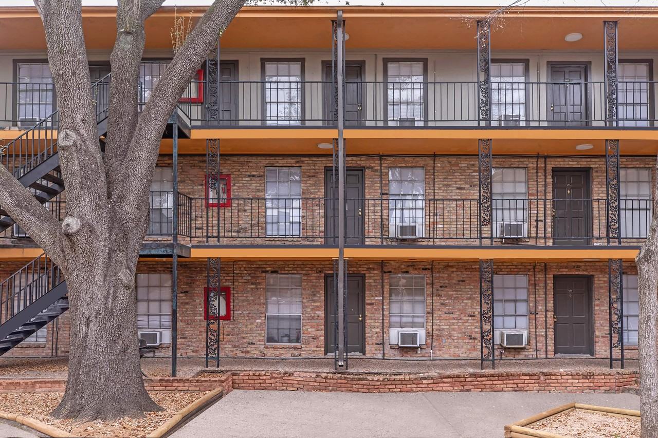 Windswept Gardens Apartments - Photo 3 of 24