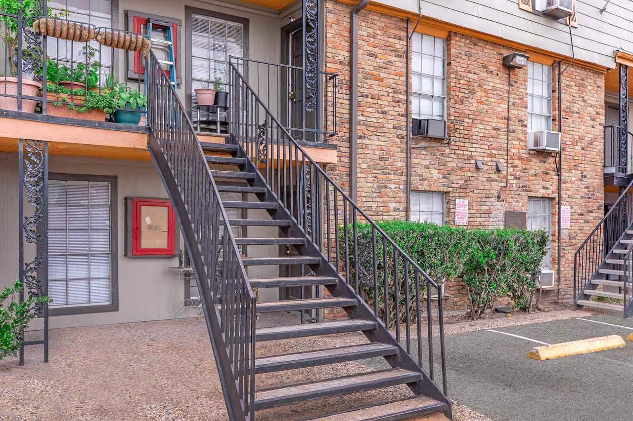 Windswept Gardens Apartments - Photo 4 of 24