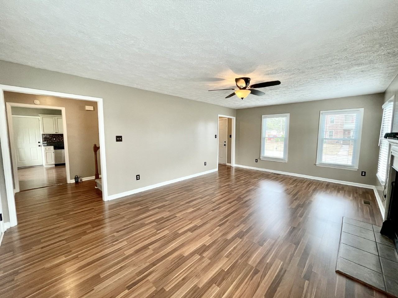 4206 Buckhurst Dr - Photo 4 of 29