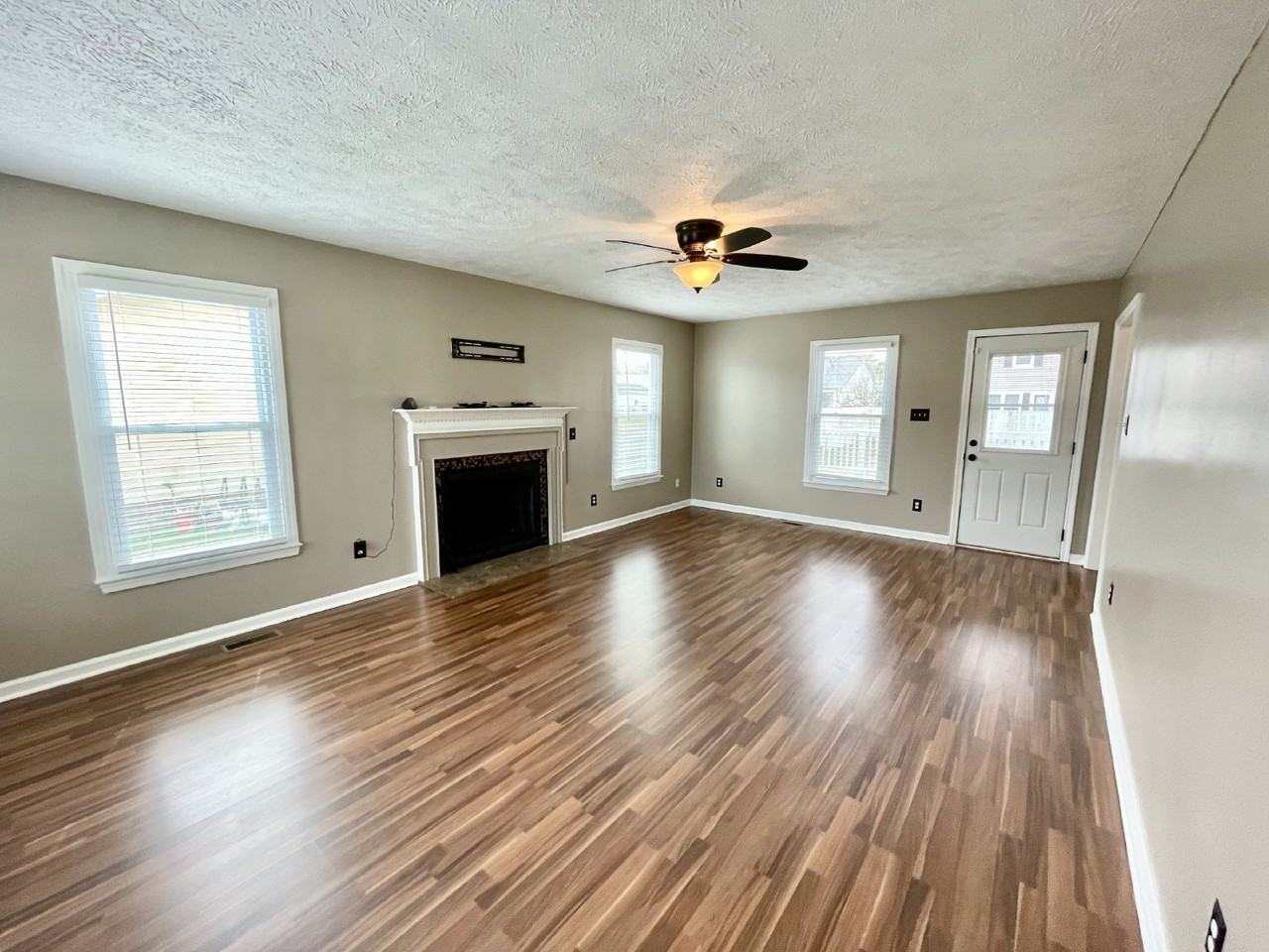 4206 Buckhurst Dr - Photo 5 of 29