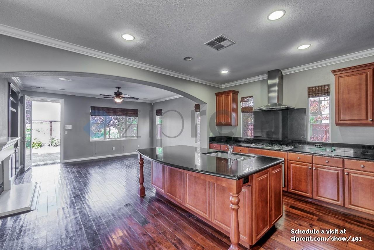 833 Griffon Ct - Photo 3 of 16