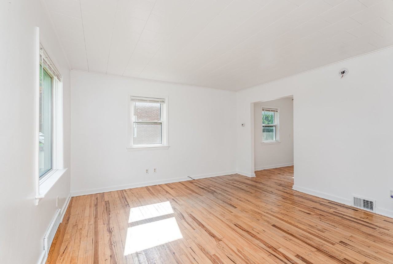 1001 Elizabeth St - Photo 3 of 14