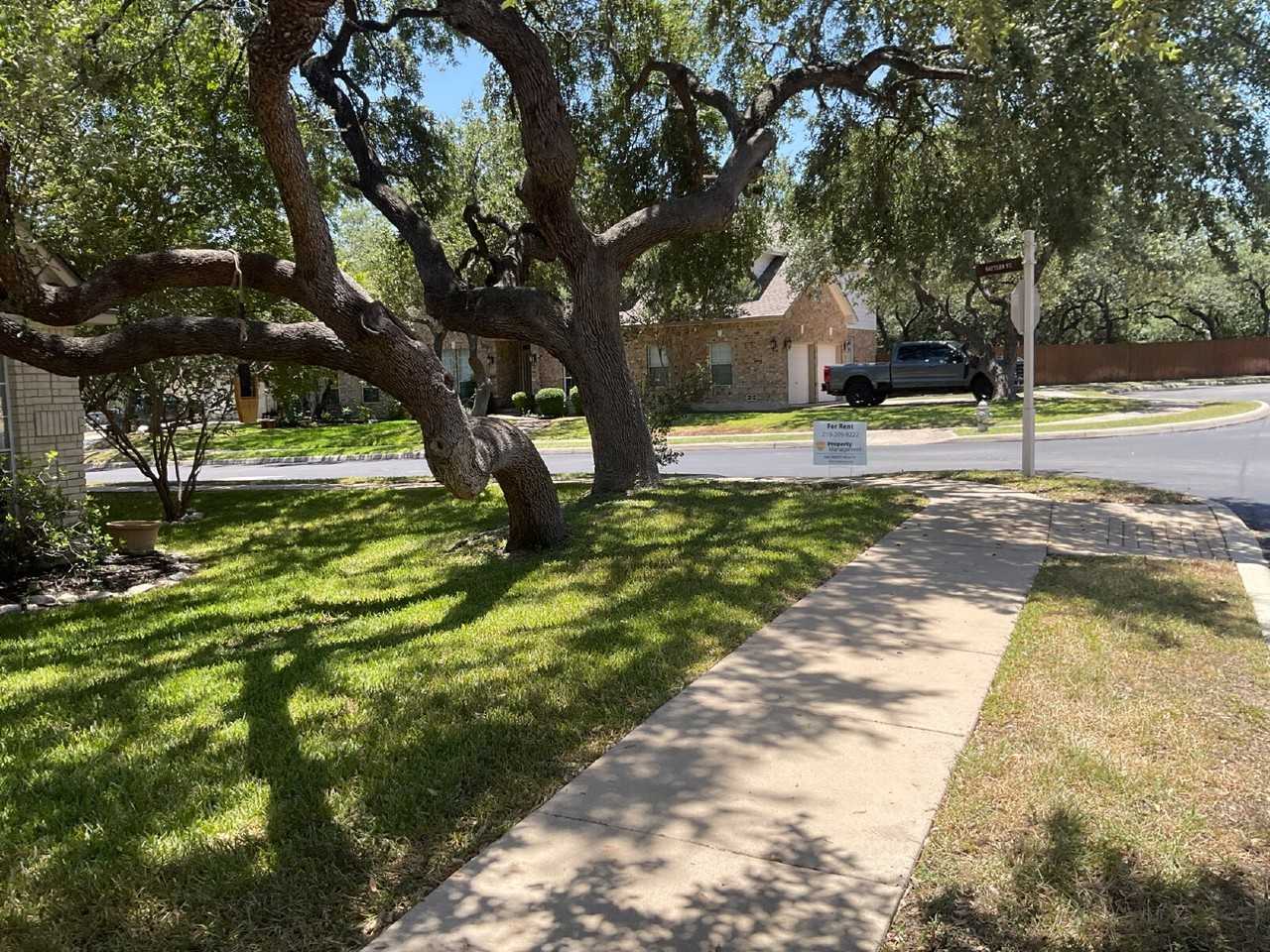 9610 Rocksprings St - Photo 2 of 18