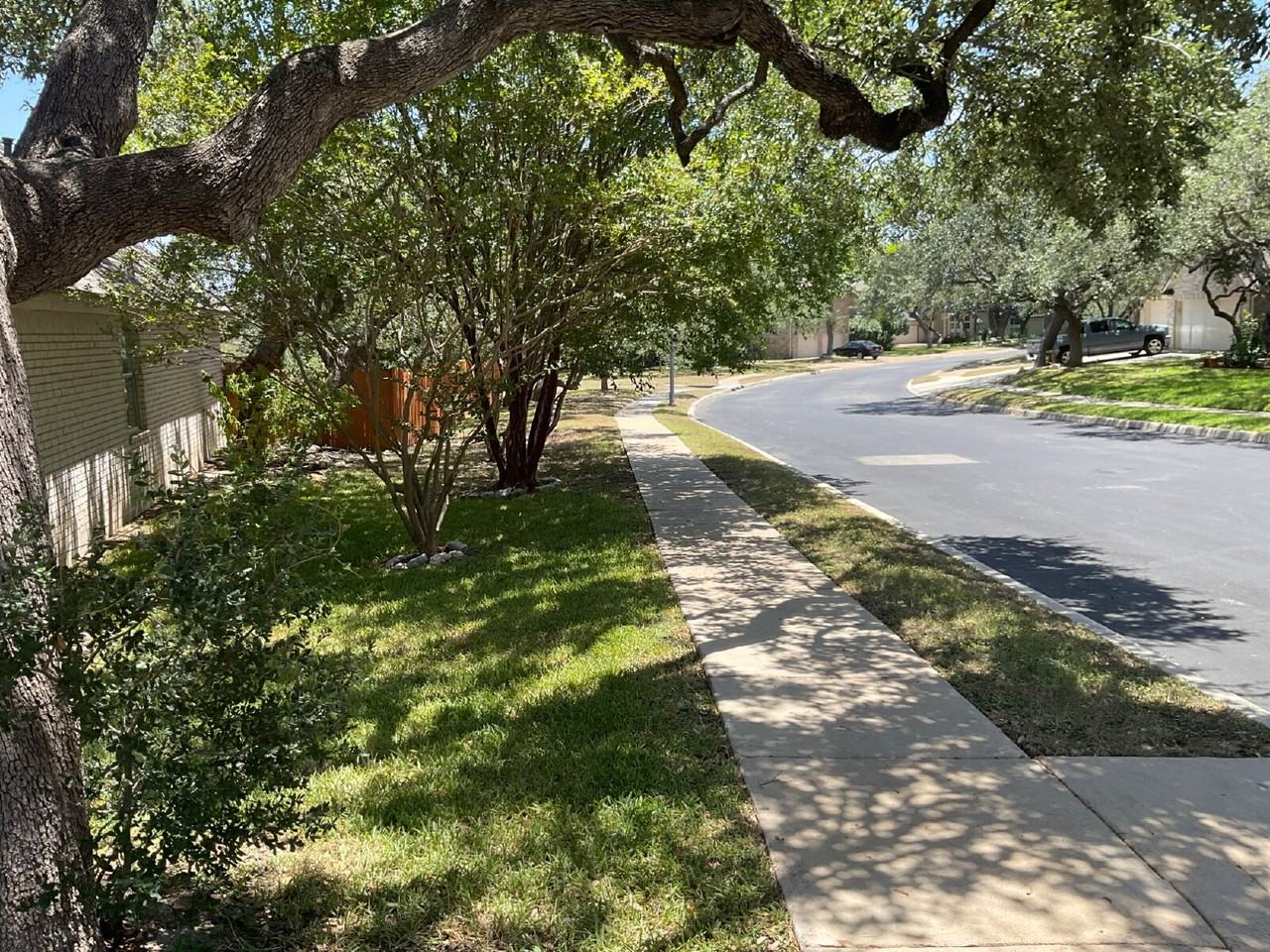 9610 Rocksprings St - Photo 3 of 18