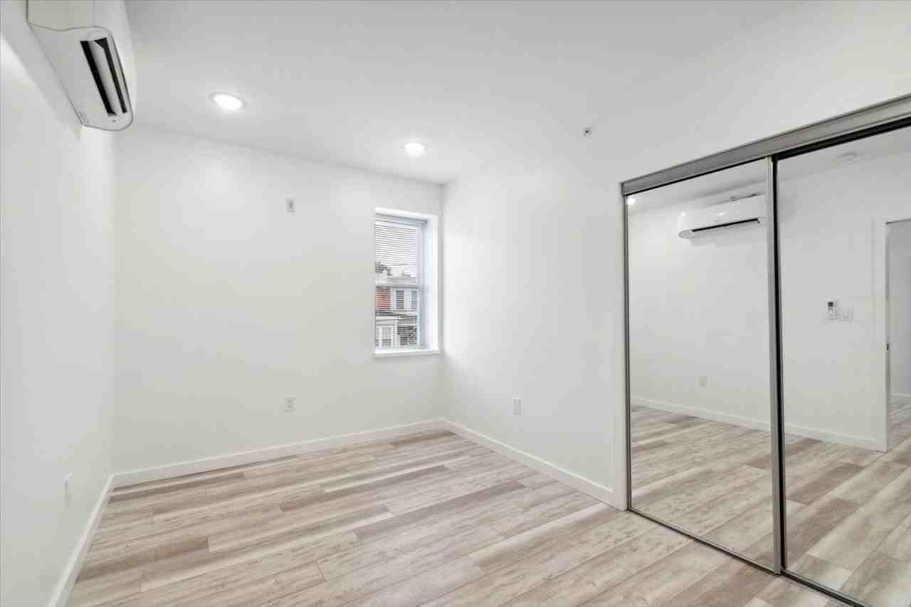 6161 Walnut St Apt 2b - Photo 7 of 11