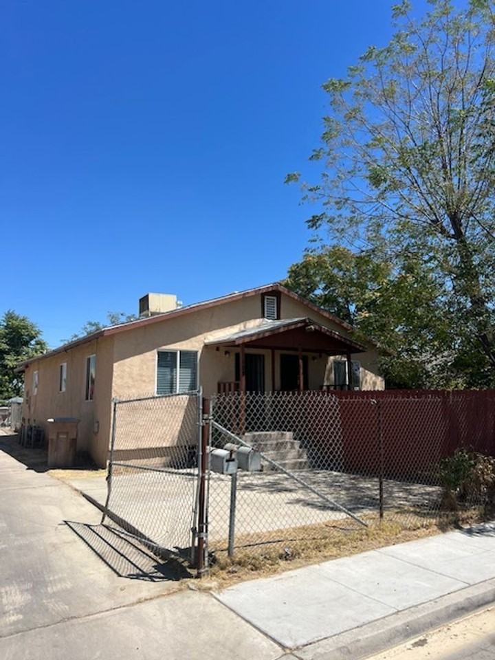 109 Augusta St - Photo 2 of 8