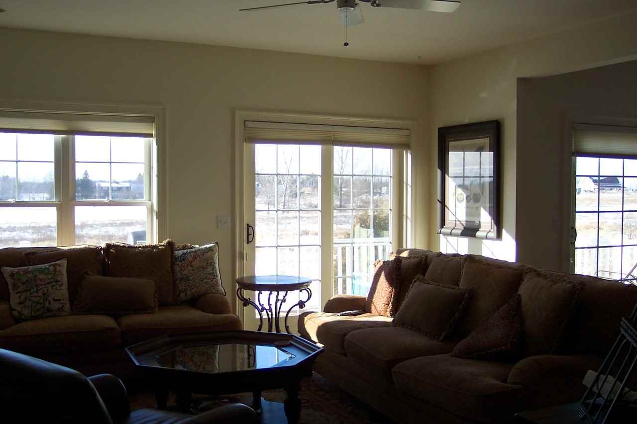 264 Crispin Dr - Photo 3 of 10