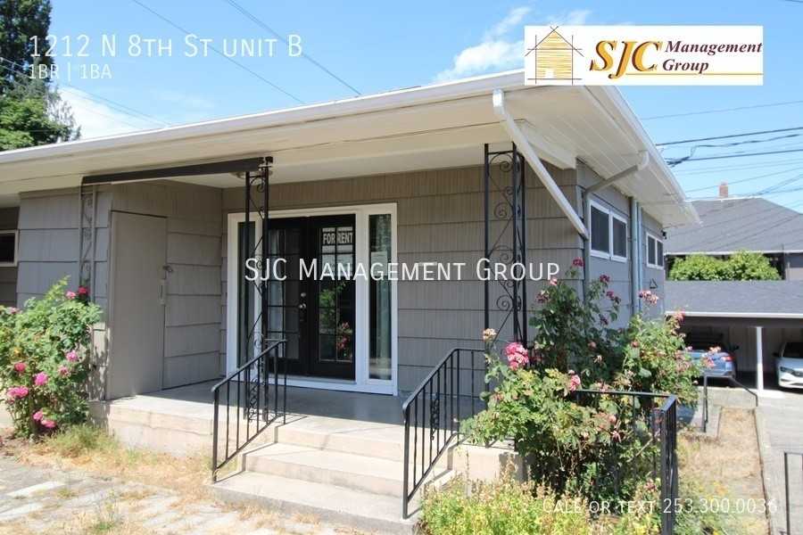 1212 N 8th St Apt B - Photo 2 of 10