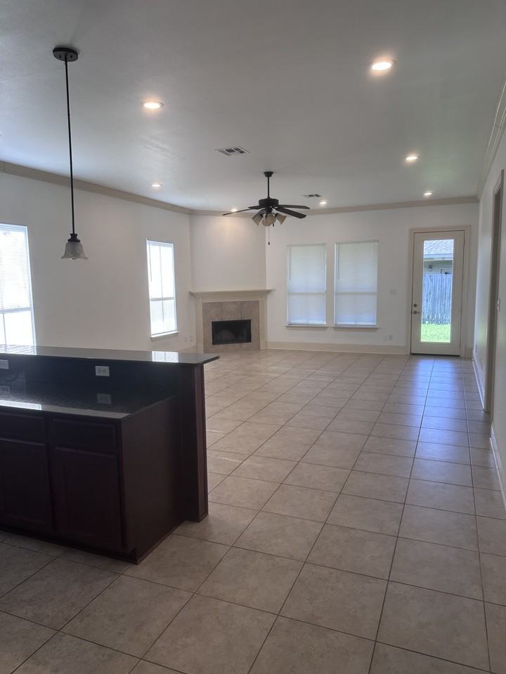 105 Village Oaks Blvd - Photo 2 of 14