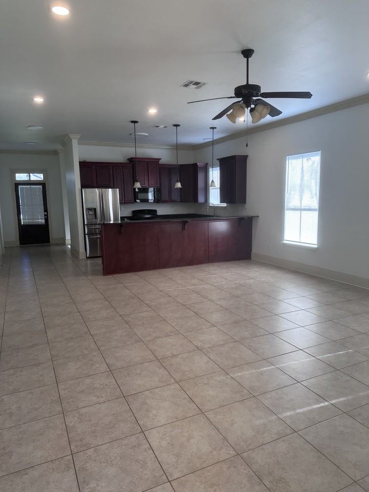 105 Village Oaks Blvd - Photo 3 of 14