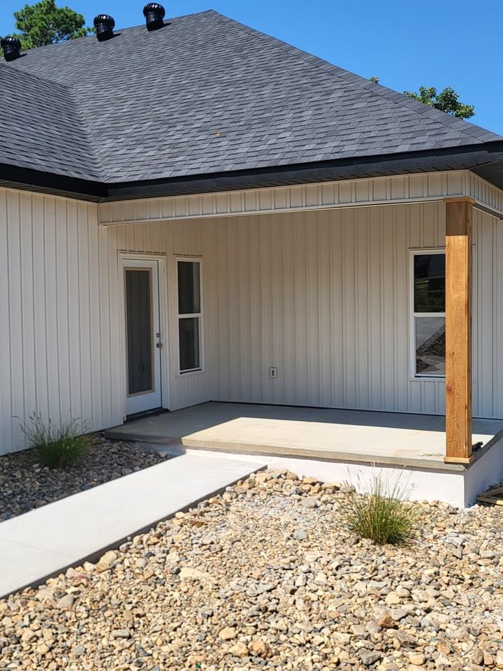 1803 Aldersgate Rd - Photo 3 of 18