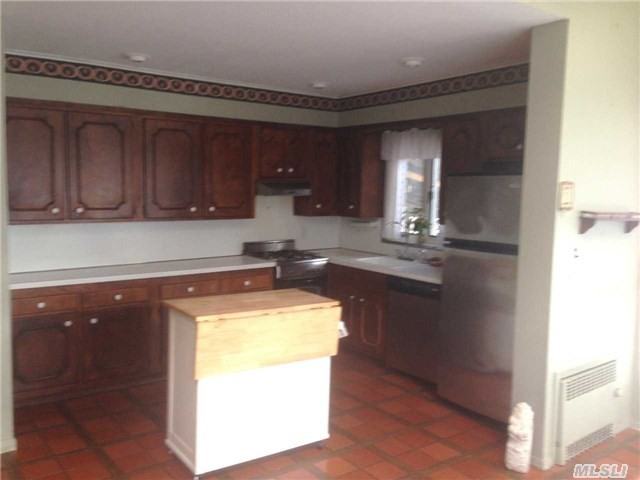 225 Mott Ave - Photo 3 of 9