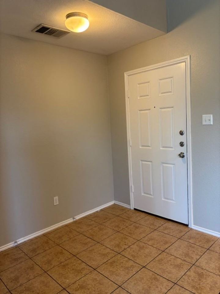 5721 Malcom Trl - Photo 2 of 24