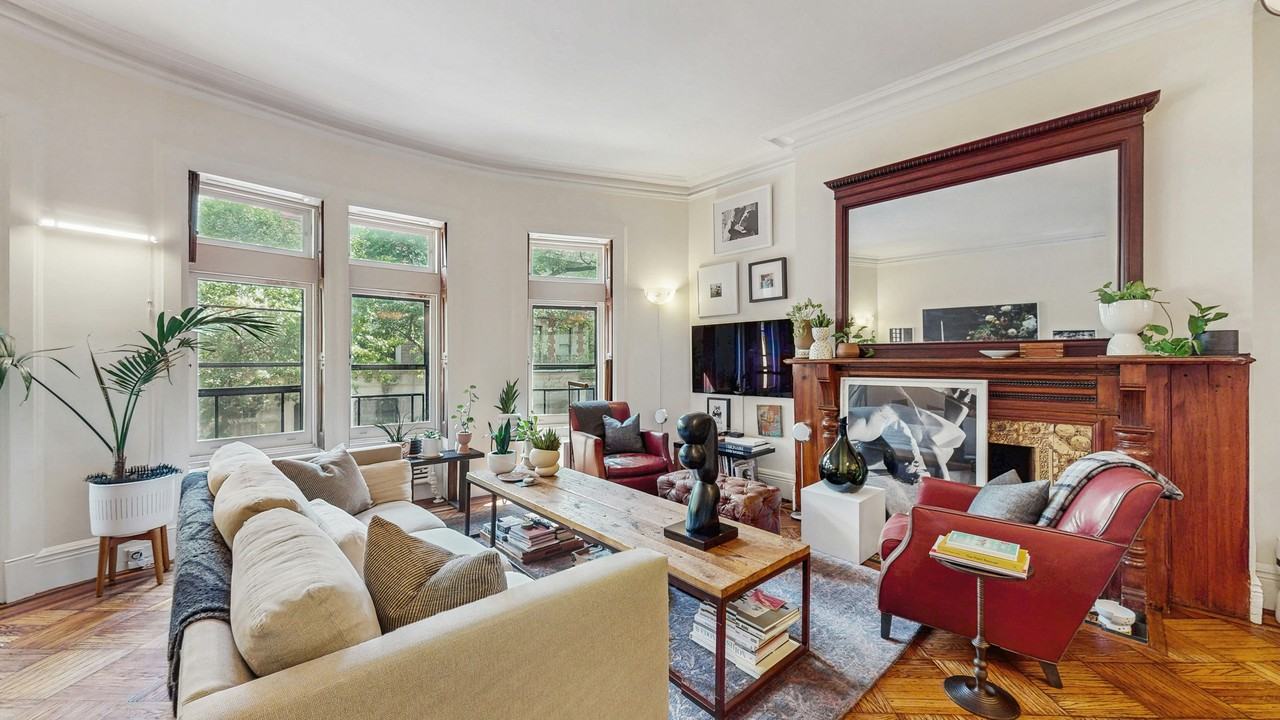 40 Montgomery Pl #2 - Photo 3 of 14