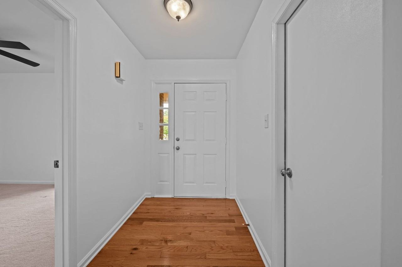 6102 Schooner Ct - Photo 2 of 32