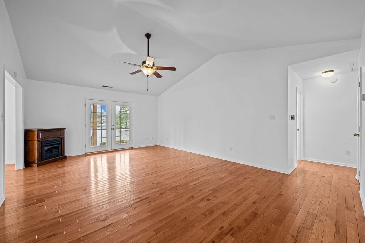 6102 Schooner Ct - Photo 3 of 32