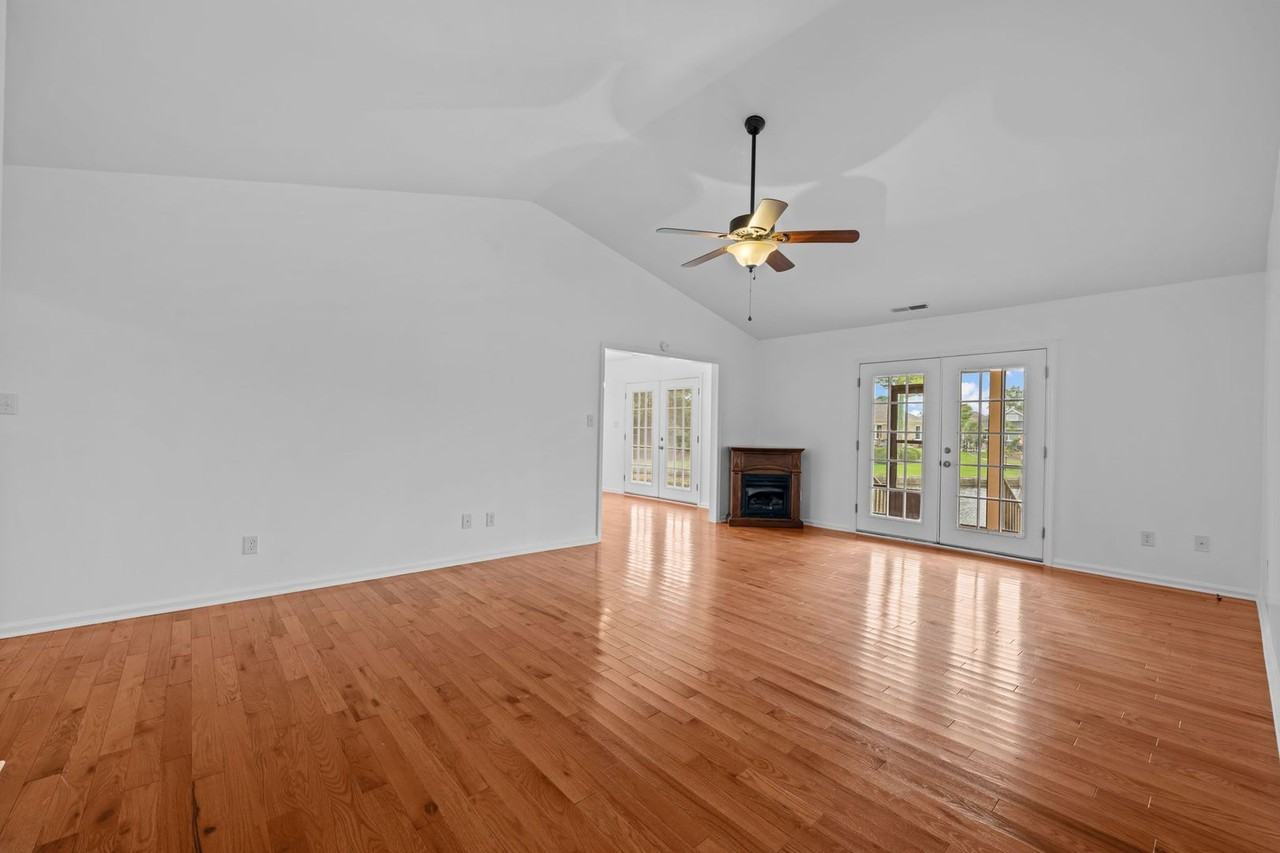 6102 Schooner Ct - Photo 4 of 32