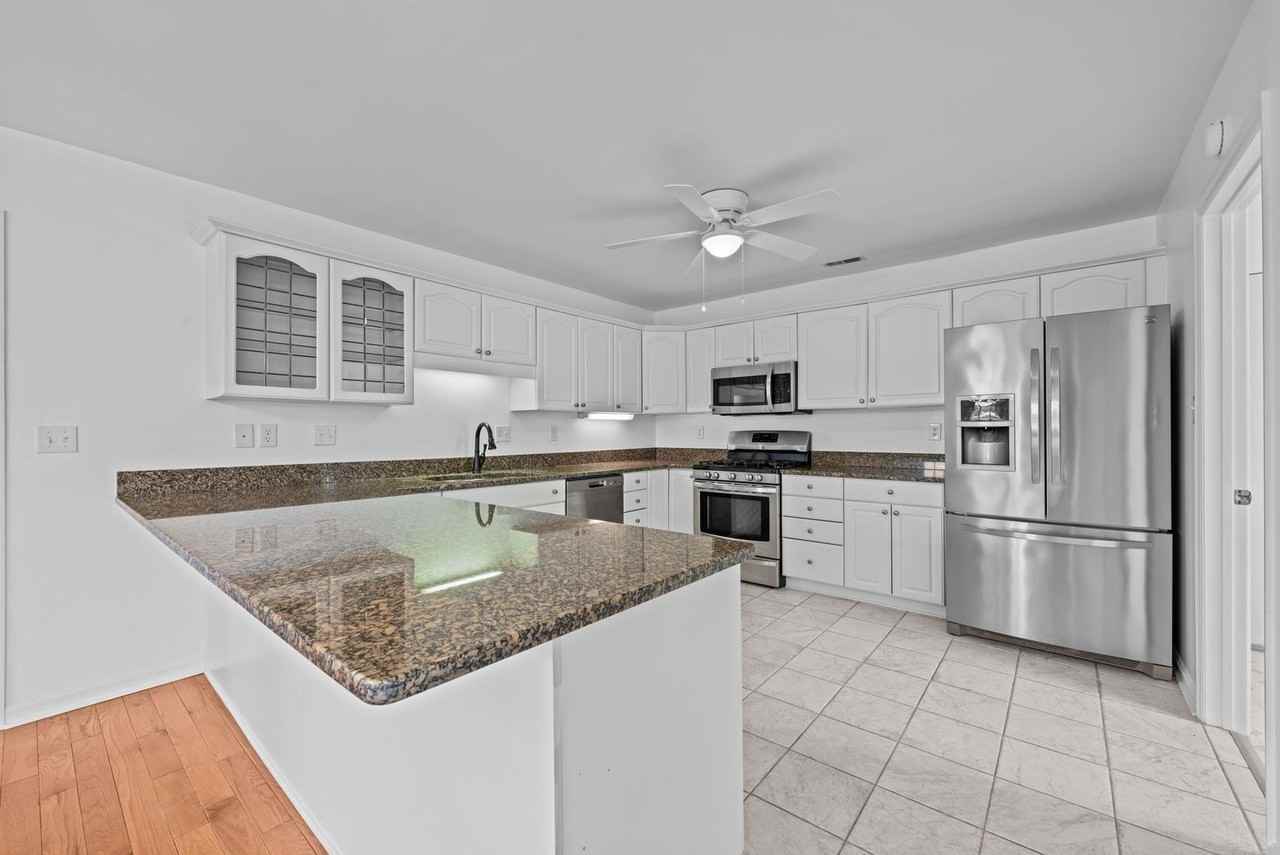 6102 Schooner Ct - Photo 6 of 32