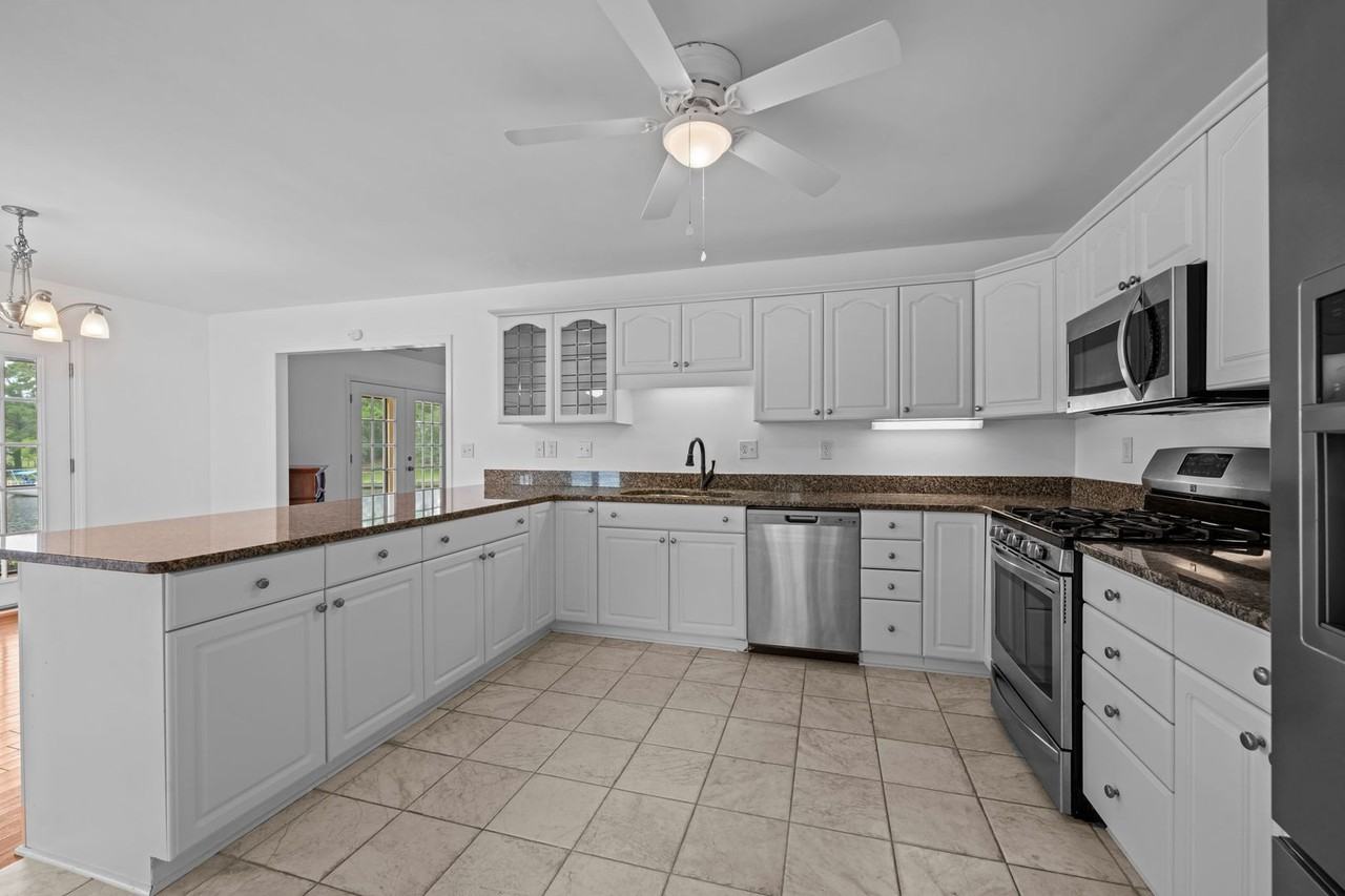 6102 Schooner Ct - Photo 7 of 32