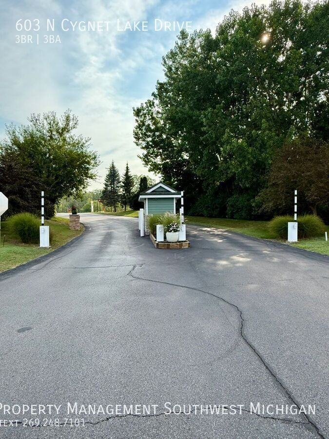 603 N Cygnet Lake Dr - Photo 2 of 32