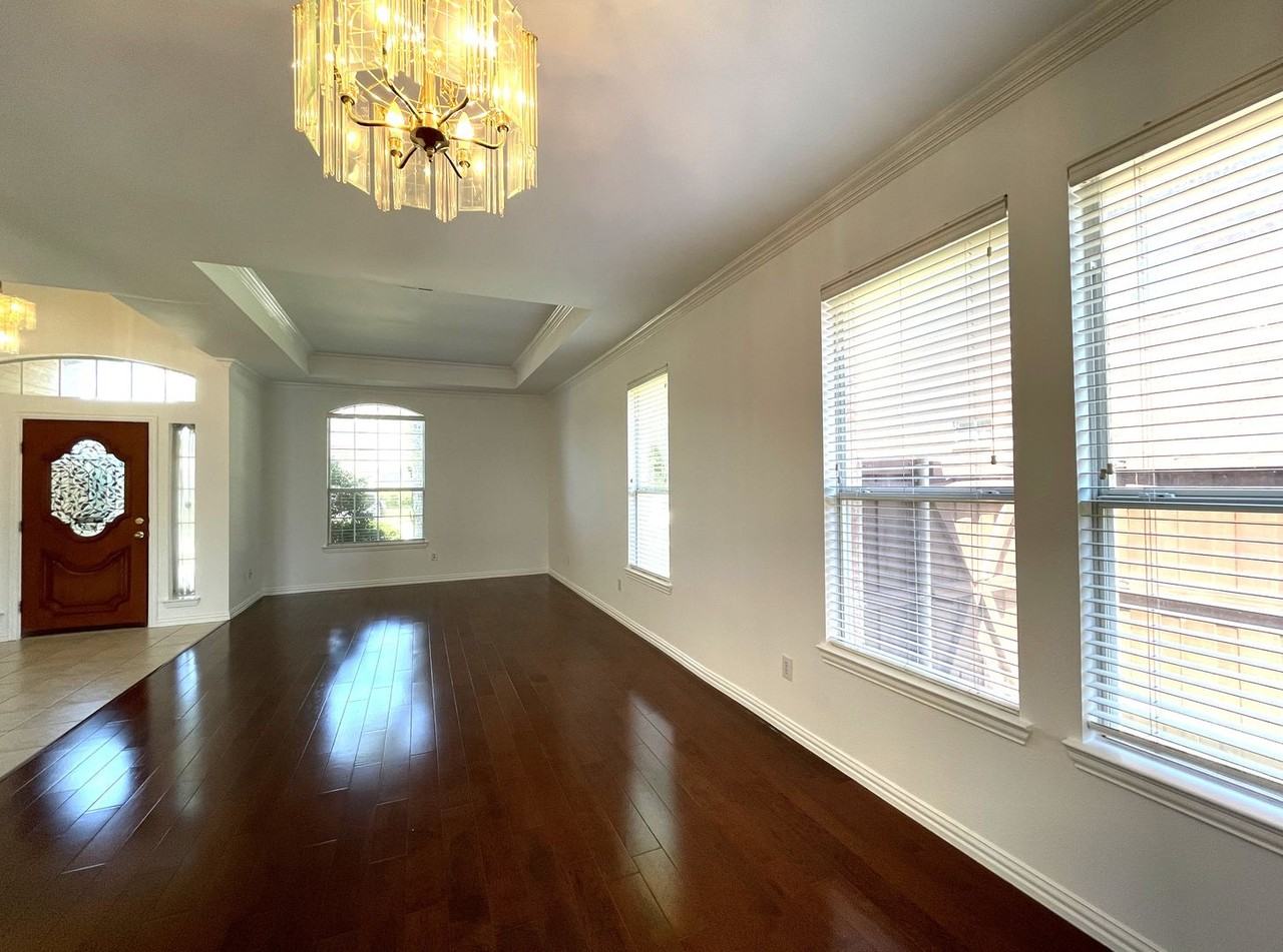 4400 Avebury Dr - Photo 4 of 21