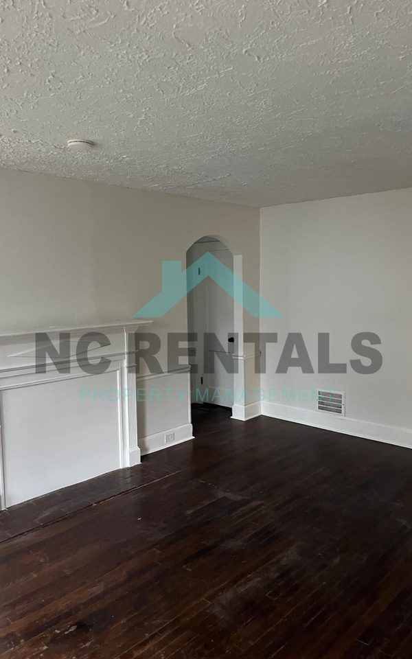 2907 Ne Bon Air Ave - Photo 4 of 38