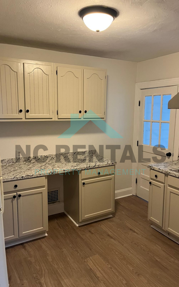 2907 Ne Bon Air Ave - Photo 7 of 38