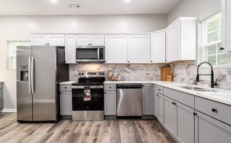 2008 Standard Ave - Photo 3 of 7