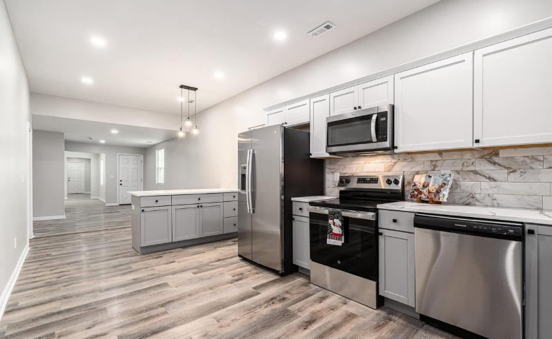 2008 Standard Ave - Photo 4 of 7