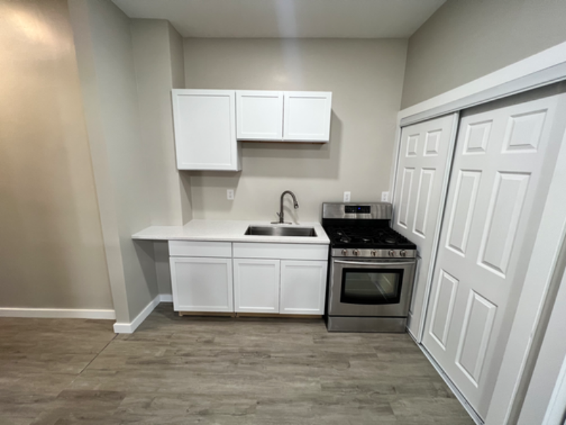 515 E N A Street #B - Photo 3 of 9