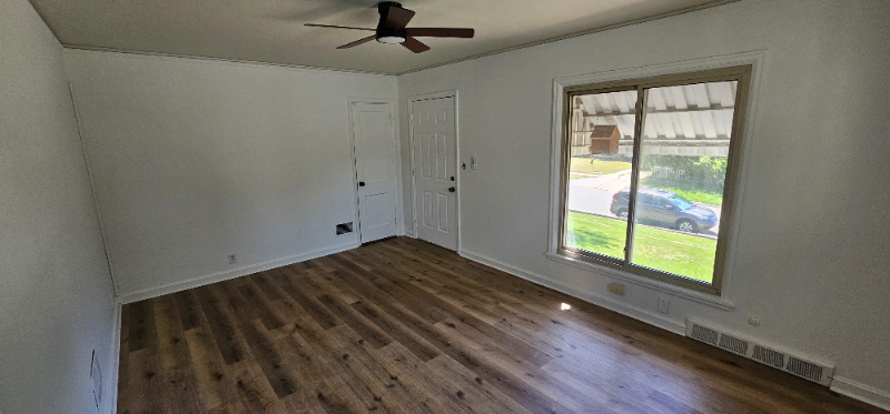 7031 N 33rd St - Photo 3 of 11