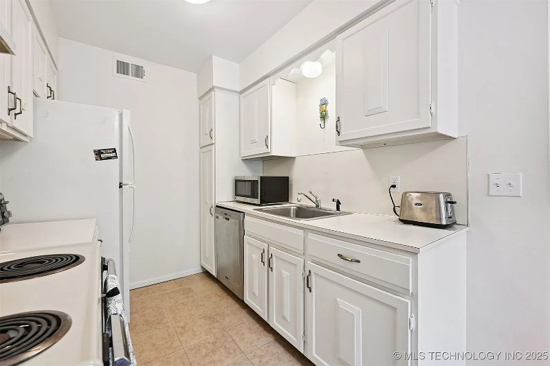 6814 S Toledo Ave #414 - Photo 5 of 19