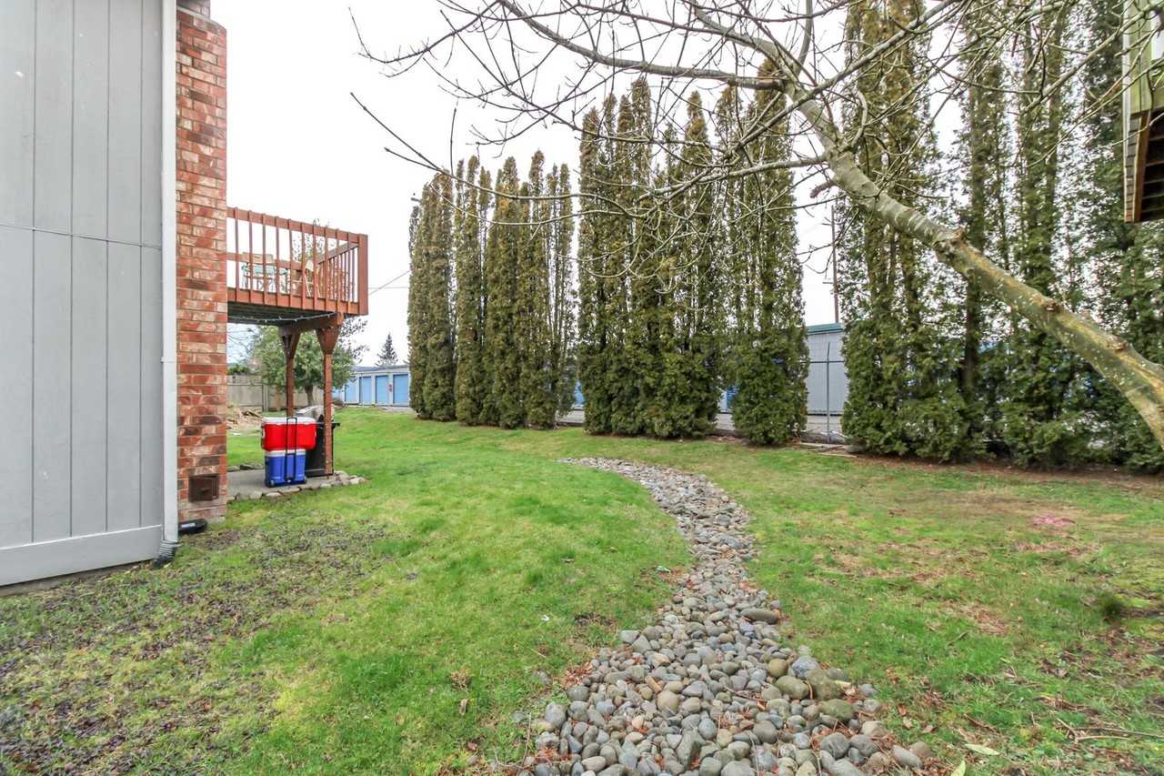 717 Myrtine St - Photo 3 of 19