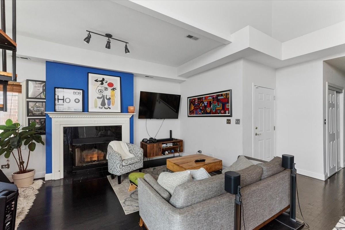 1826 W Rice St #4 - Photo 2 of 10