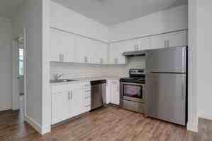 featured image of 7510 Se Milwaukie Ave