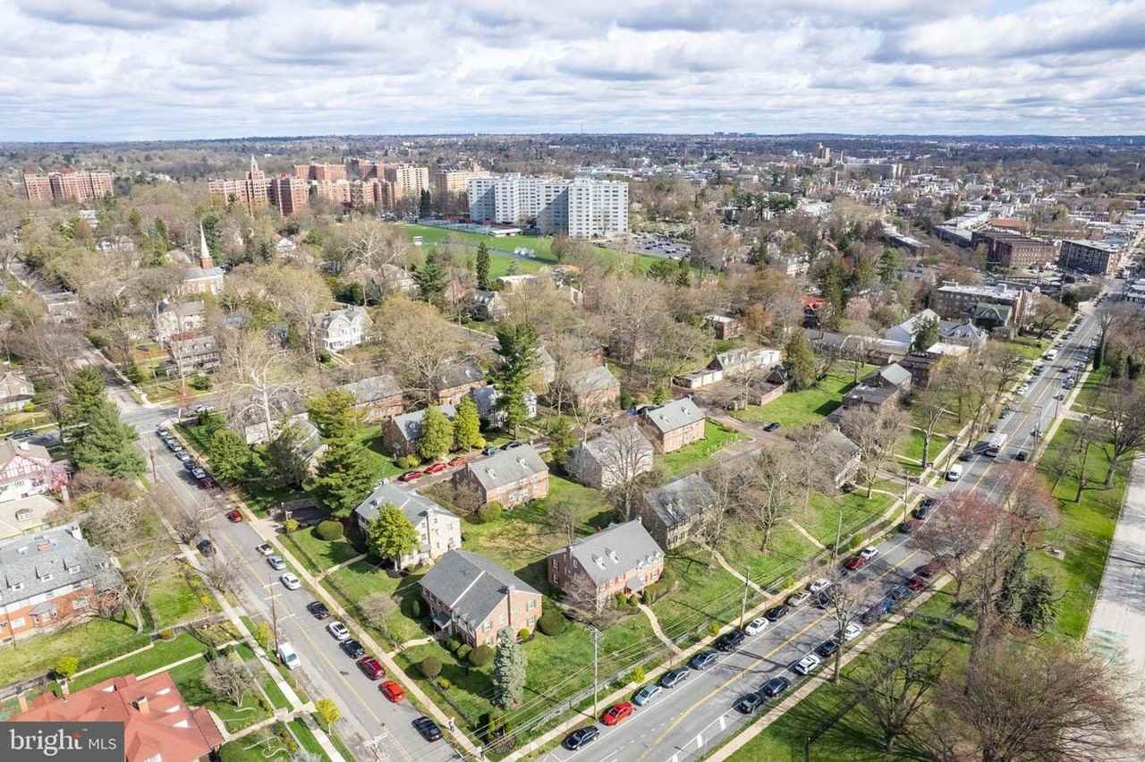 2822 Midvale Ave #B - Photo 3 of 50