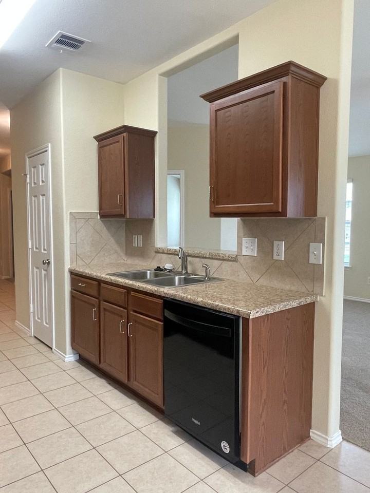 1123 Evergreen Farm Dr - Photo 7 of 22