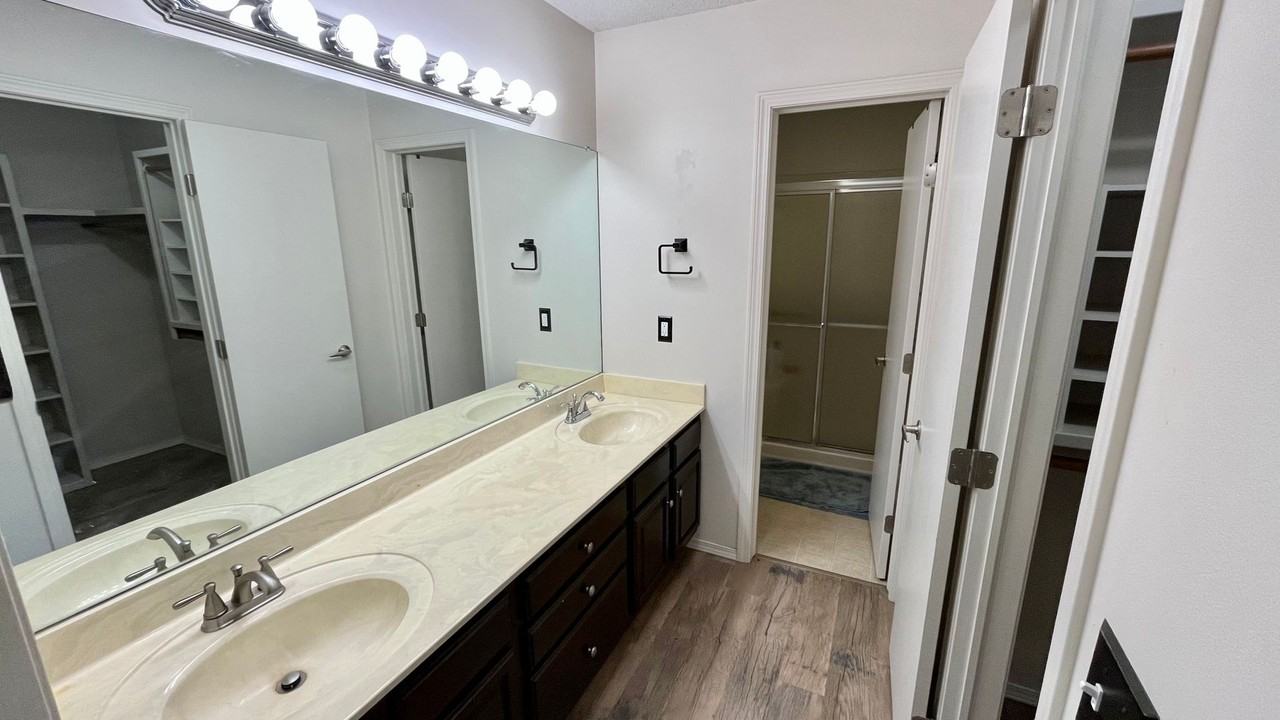 4827 N Homestead St - Photo 2 of 31
