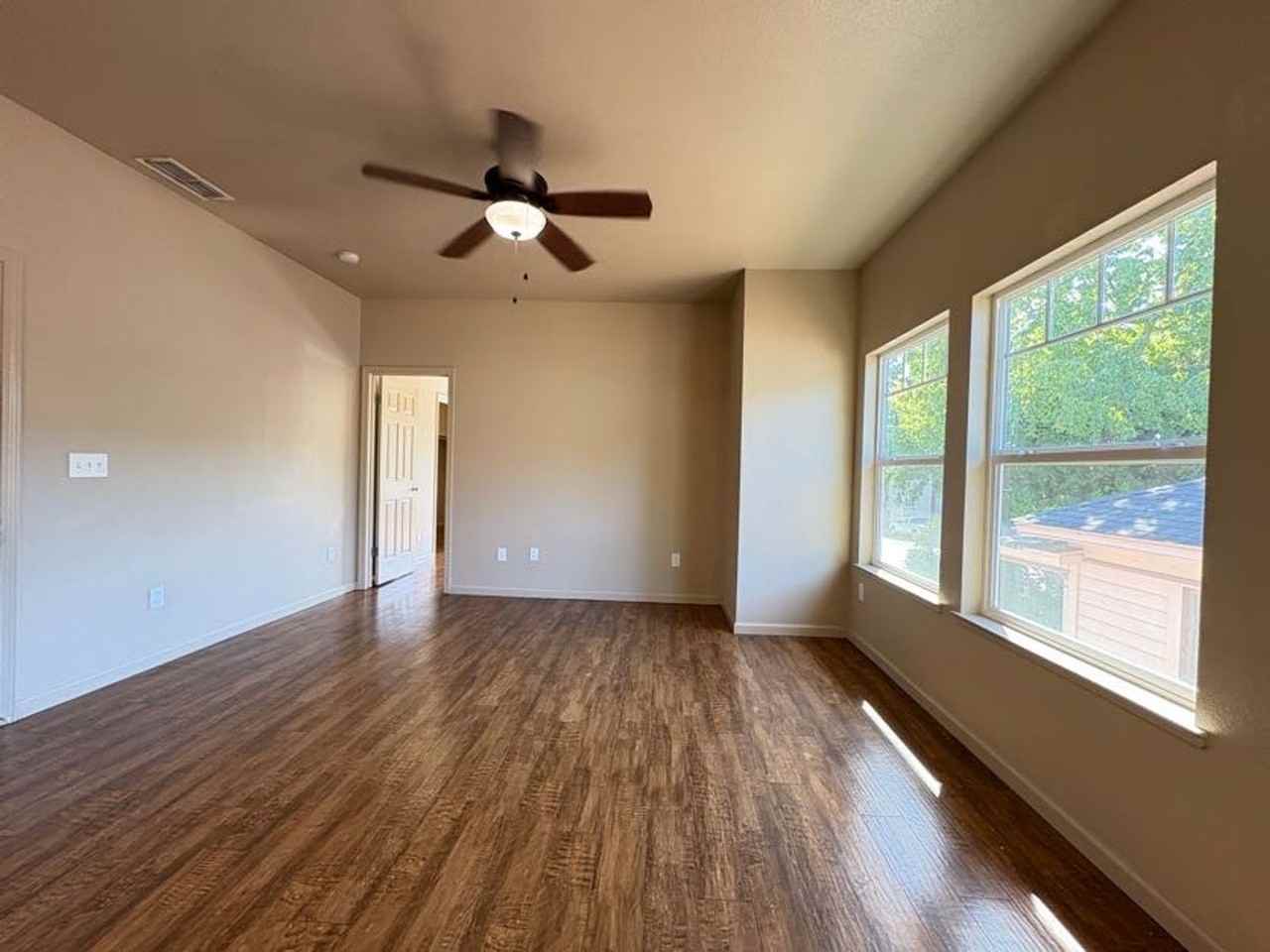 1235 N San Joaquin St - Photo 3 of 17