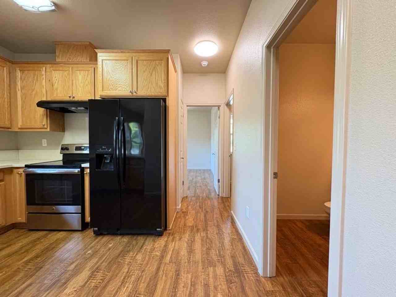 1235 N San Joaquin St - Photo 5 of 17