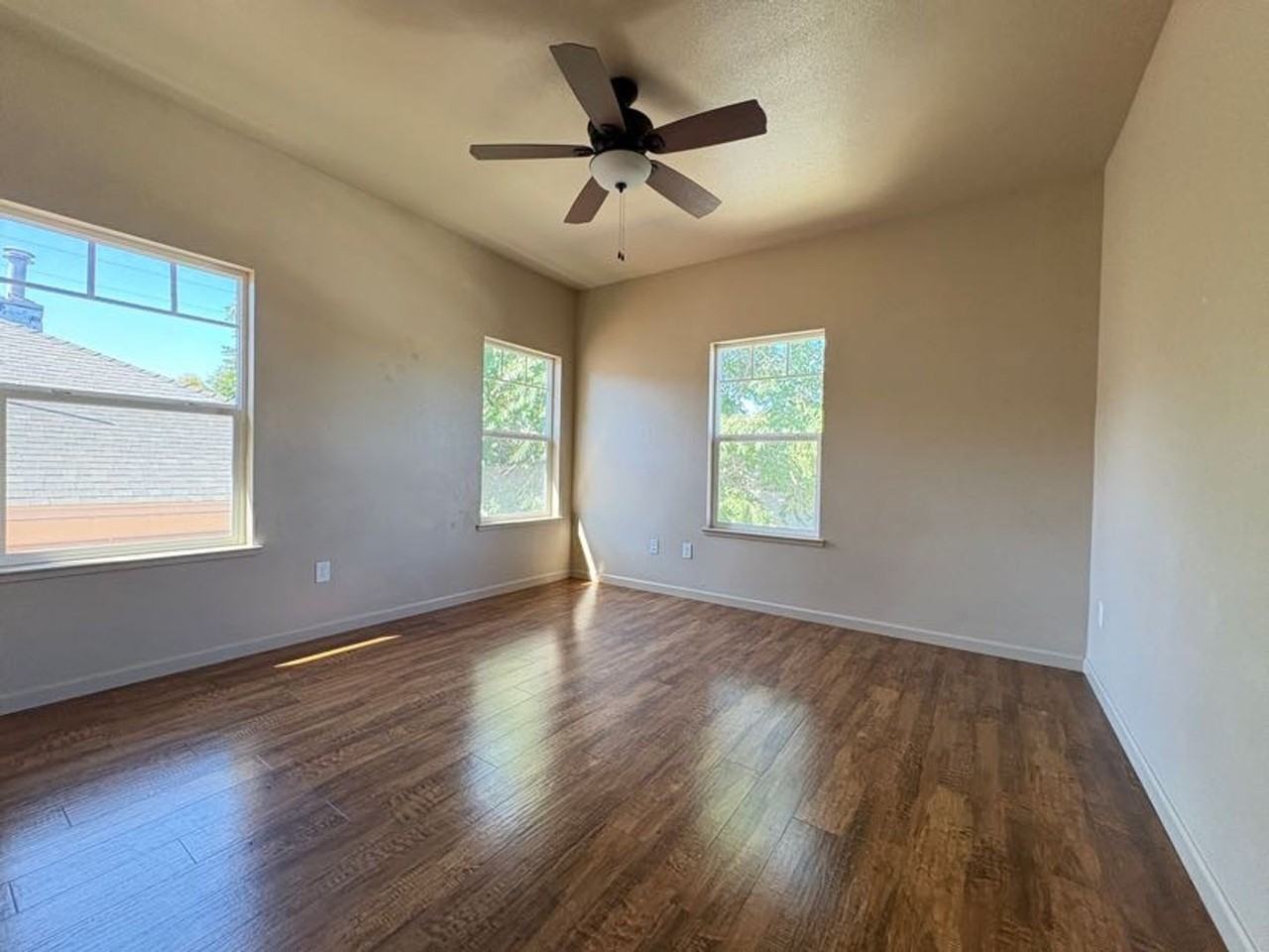 1235 N San Joaquin St - Photo 7 of 17