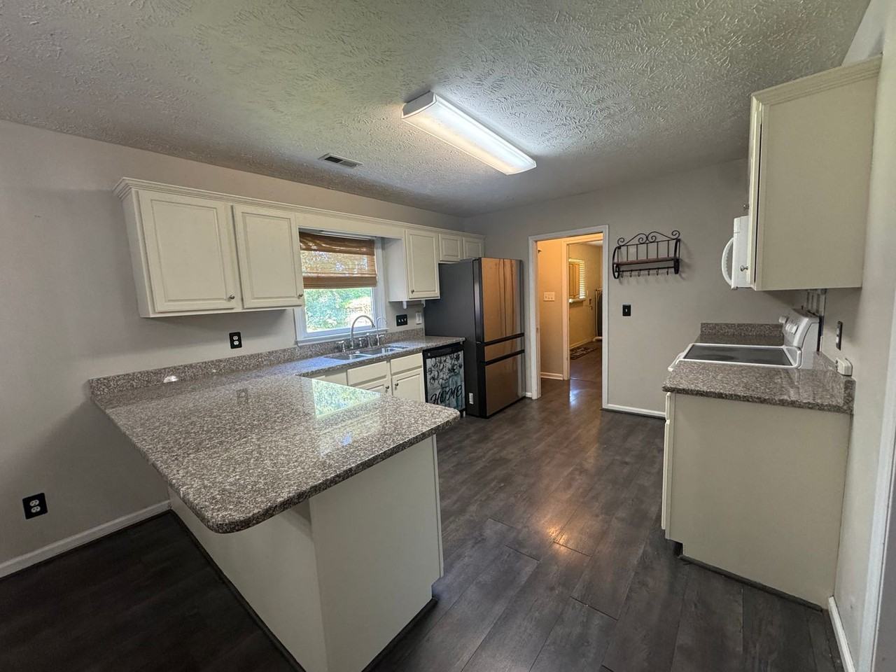 5870 Mcdonald Rd - Photo 6 of 41