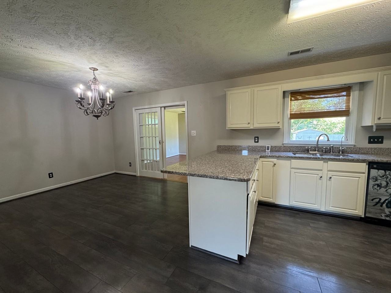 5870 Mcdonald Rd - Photo 7 of 41